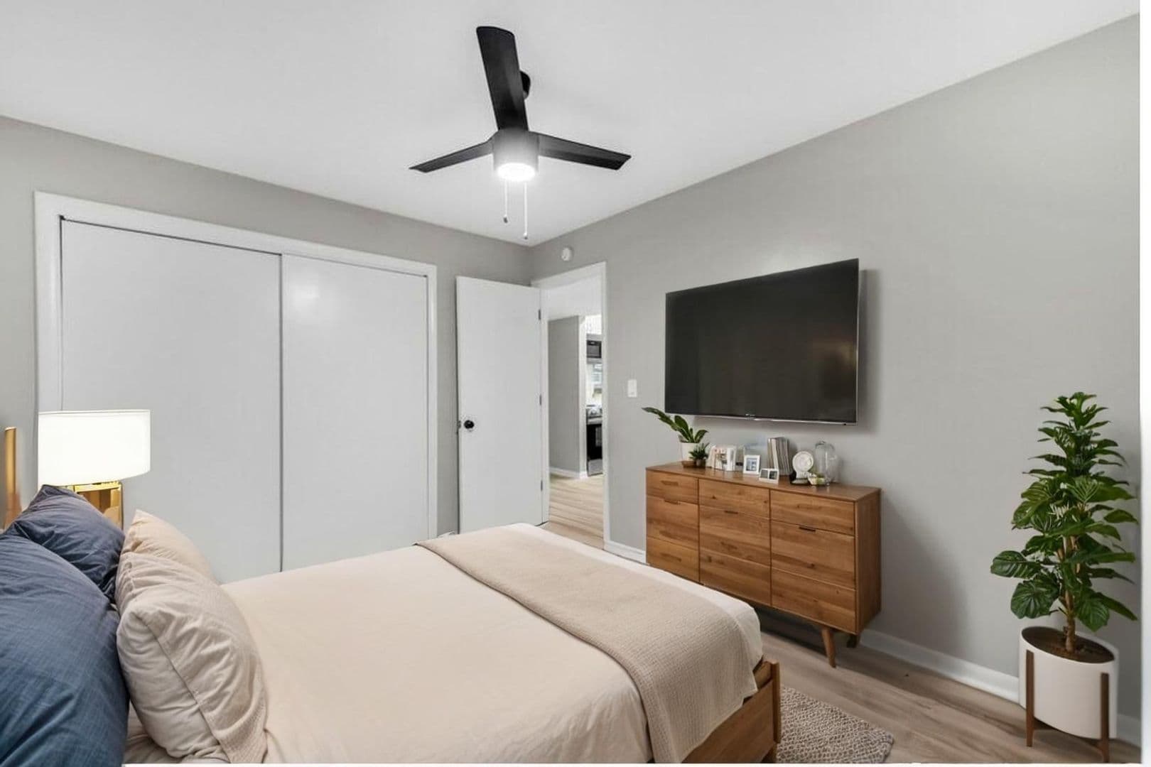 Kansas City Apartment: 1132 W 41st Terr