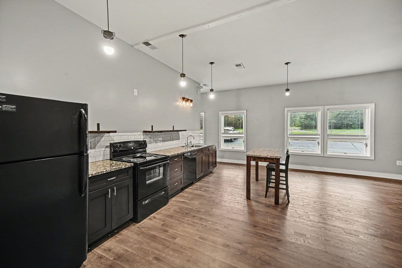 Kansas City Apartment: 5300 Longview Rd