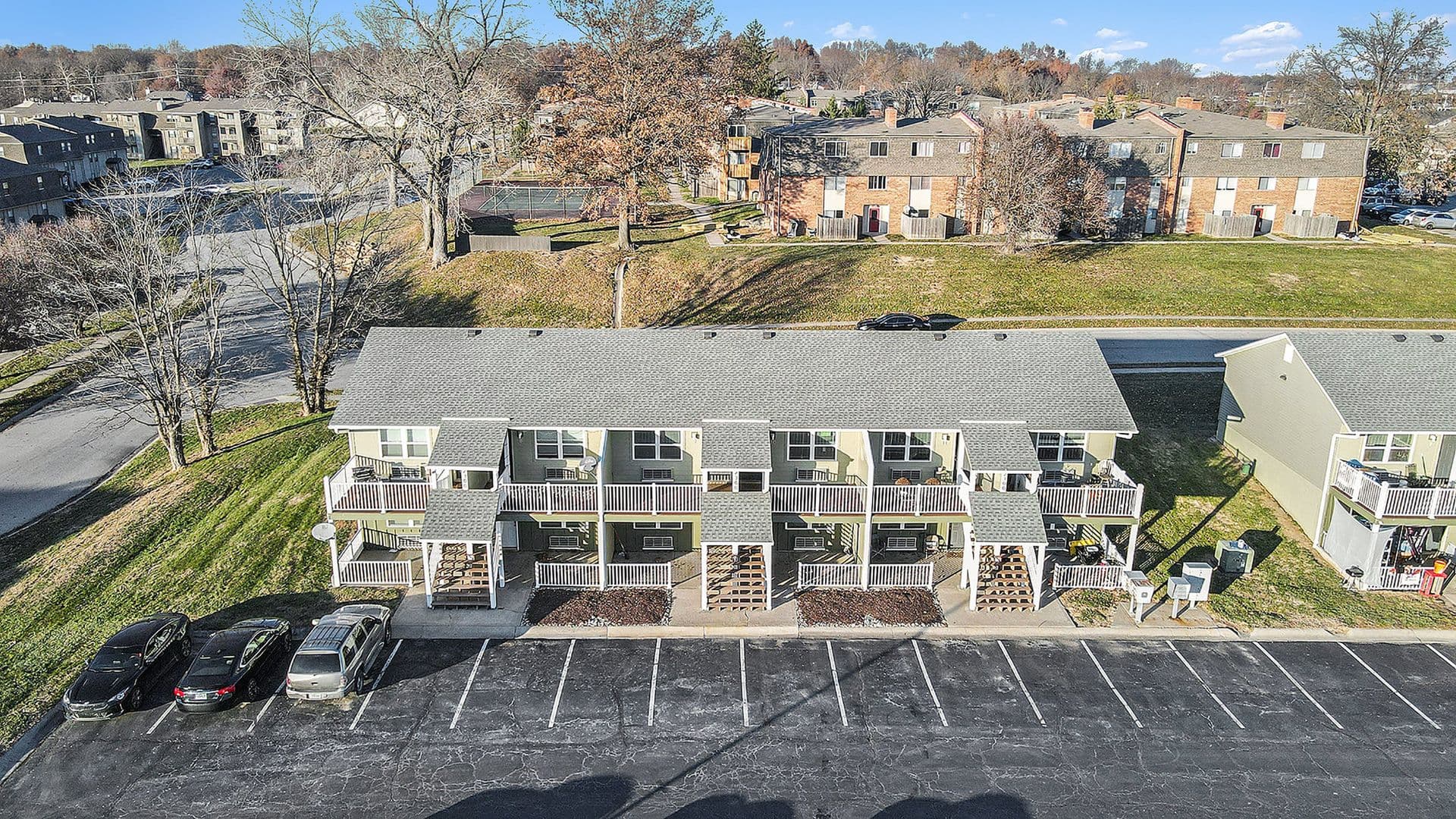 Gladstone Apartment: 2300 NE 70th St