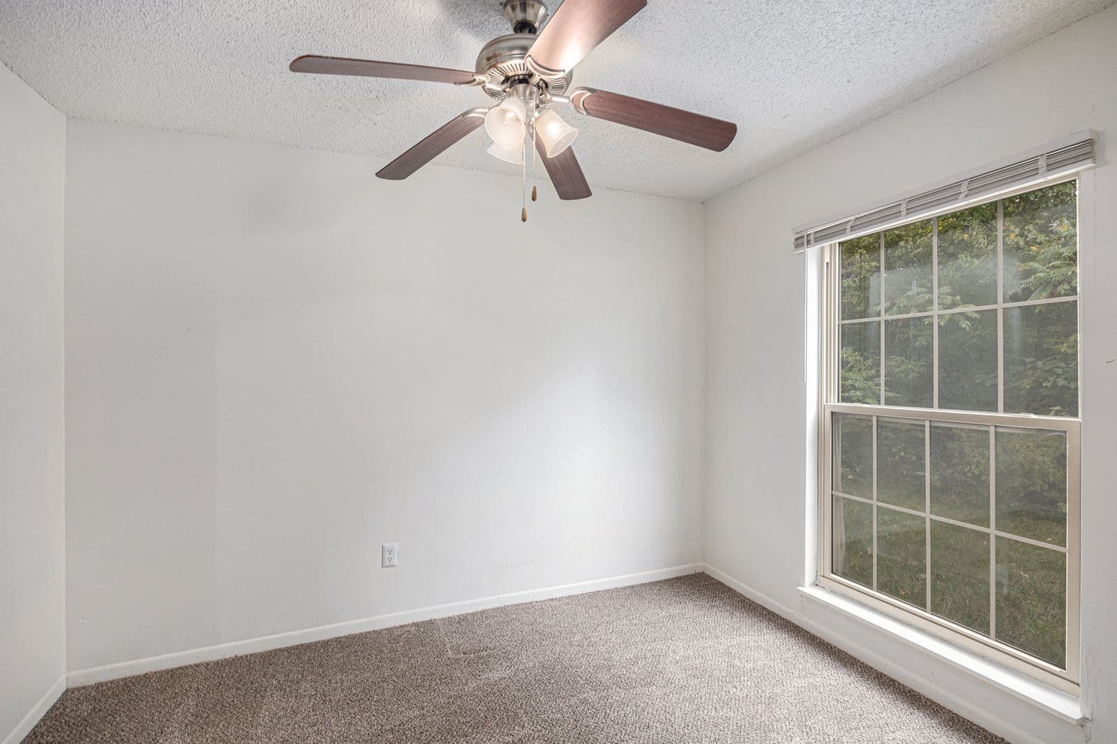 Gladstone Apartment: 7005 N Bales Ave