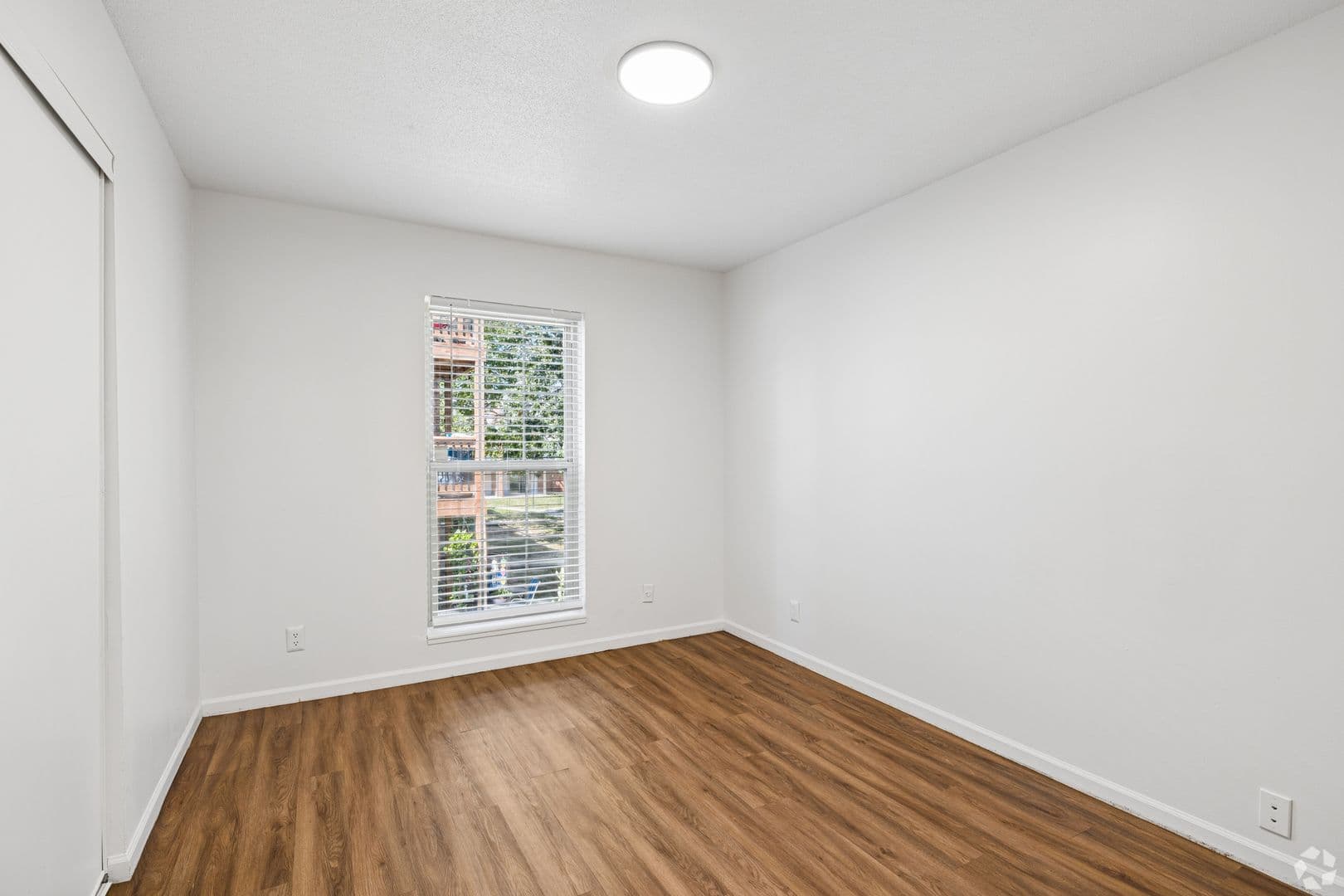 Gladstone Apartment: 7005 N Bales Ave