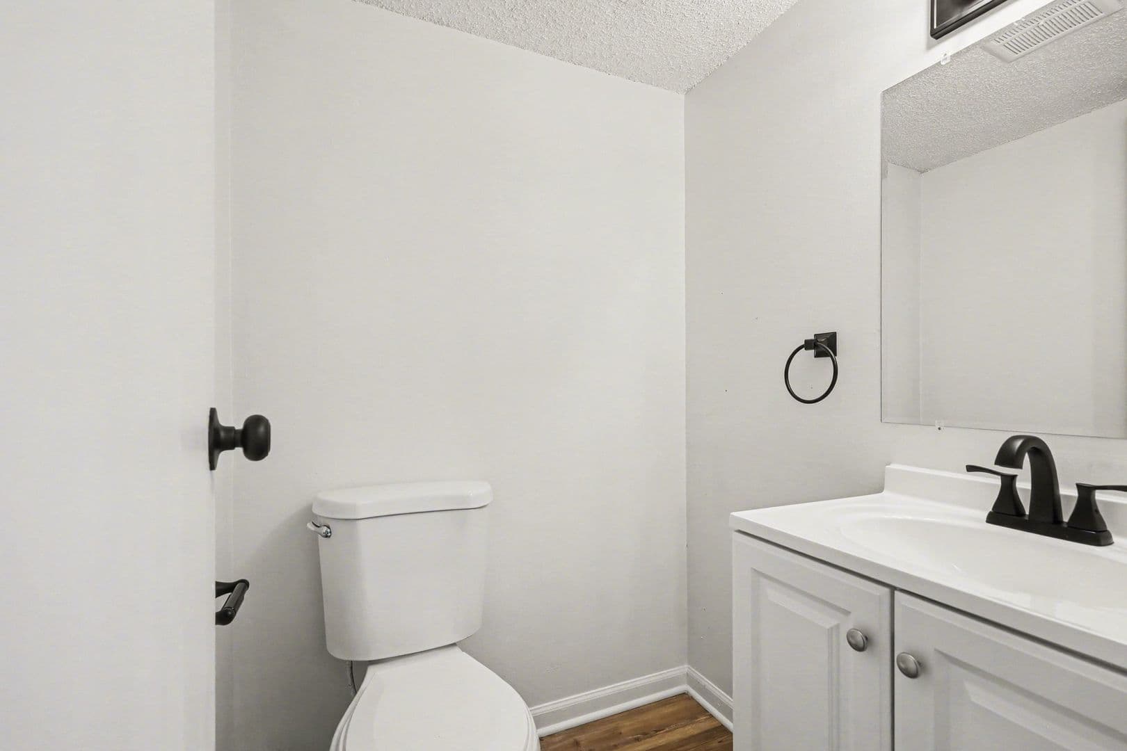 Belton Apartment: 6820 Chapel Dr