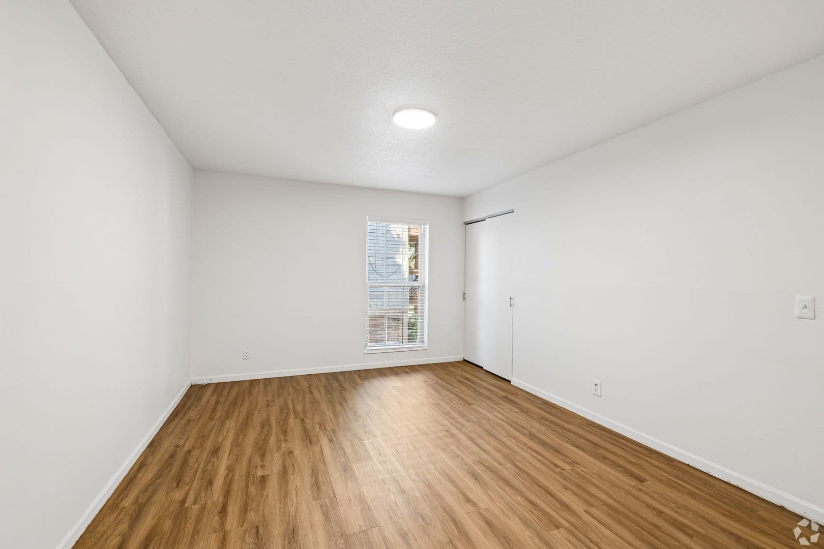Gladstone Apartment: 7005 N Bales Ave