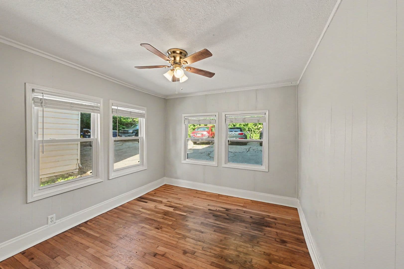 Kansas City Apartment: 4220 Harrison St