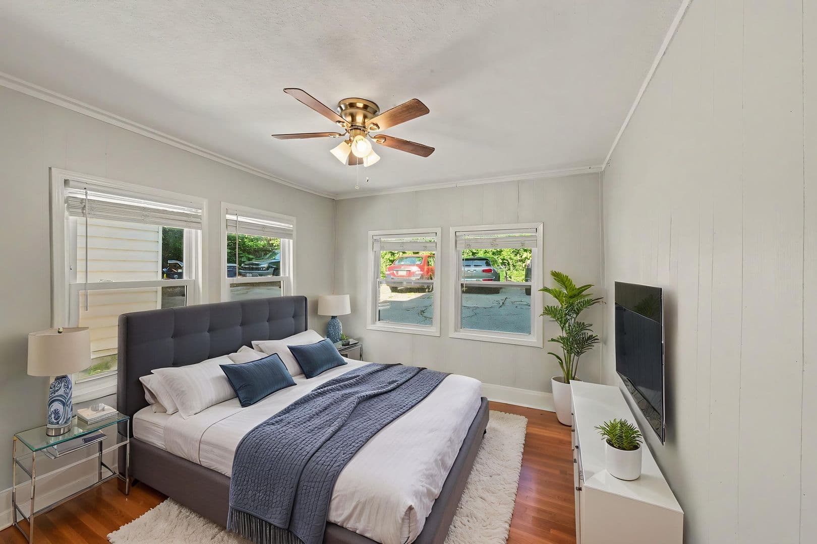 Kansas City Apartment: 4220 Harrison St