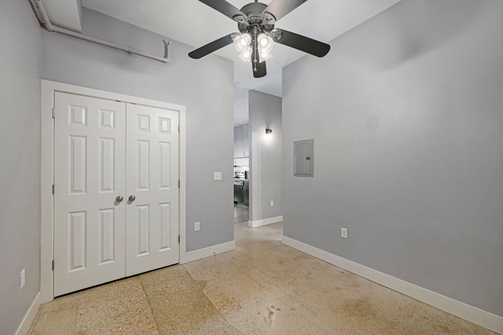 Kansas City Apartment: 5300 Longview Rd
