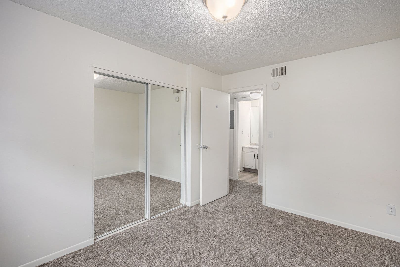 Gladstone Apartment: 7005 N Bales Ave