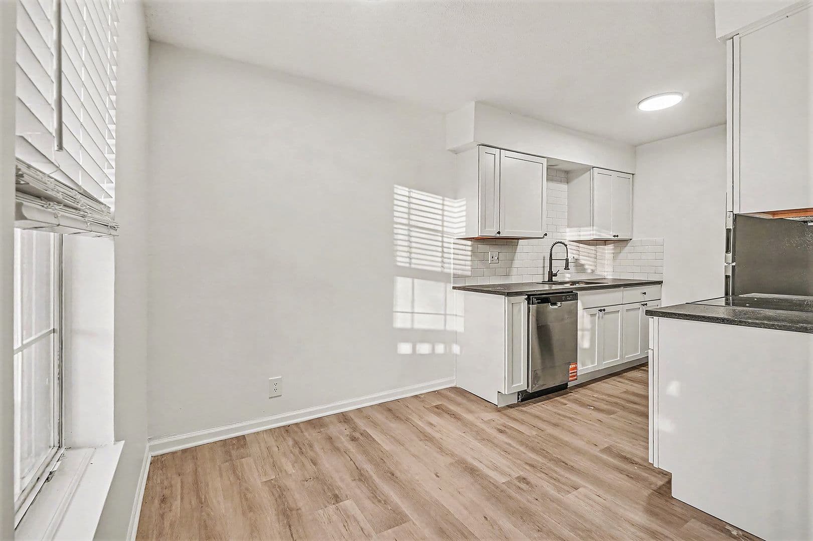 Olathe Apartment: 1610 E Kansas City Rd