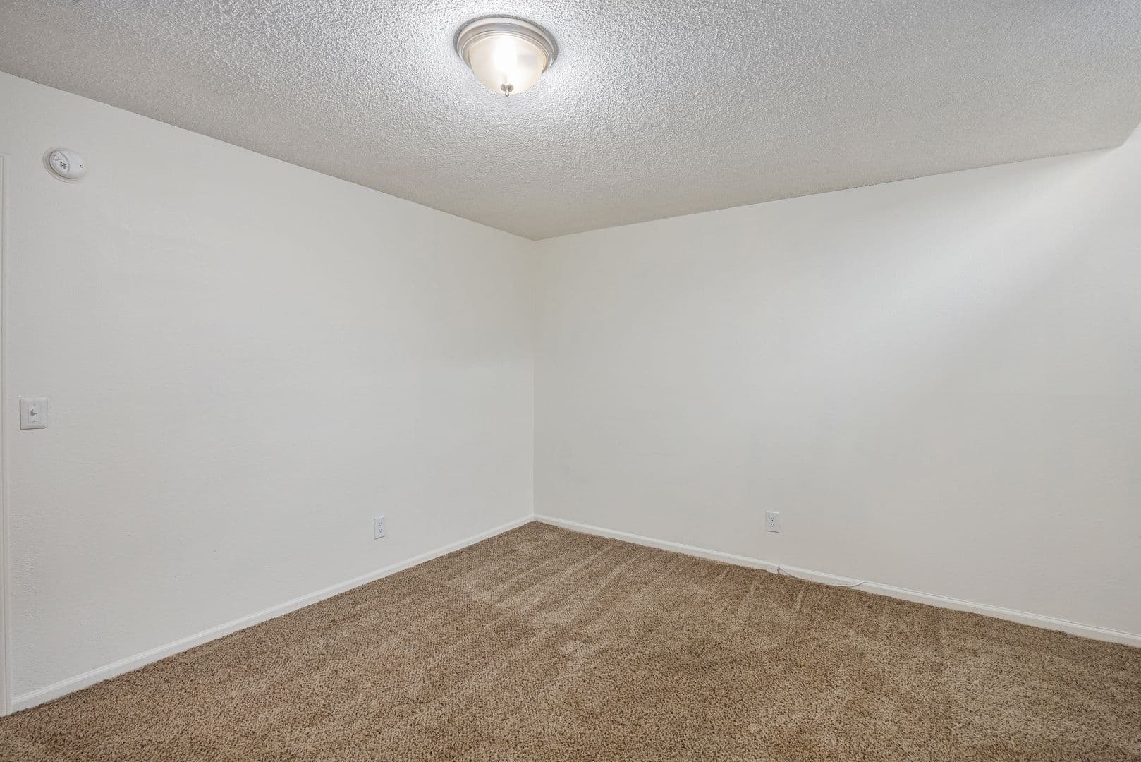 Gladstone Apartment: 7005 N Bales Ave