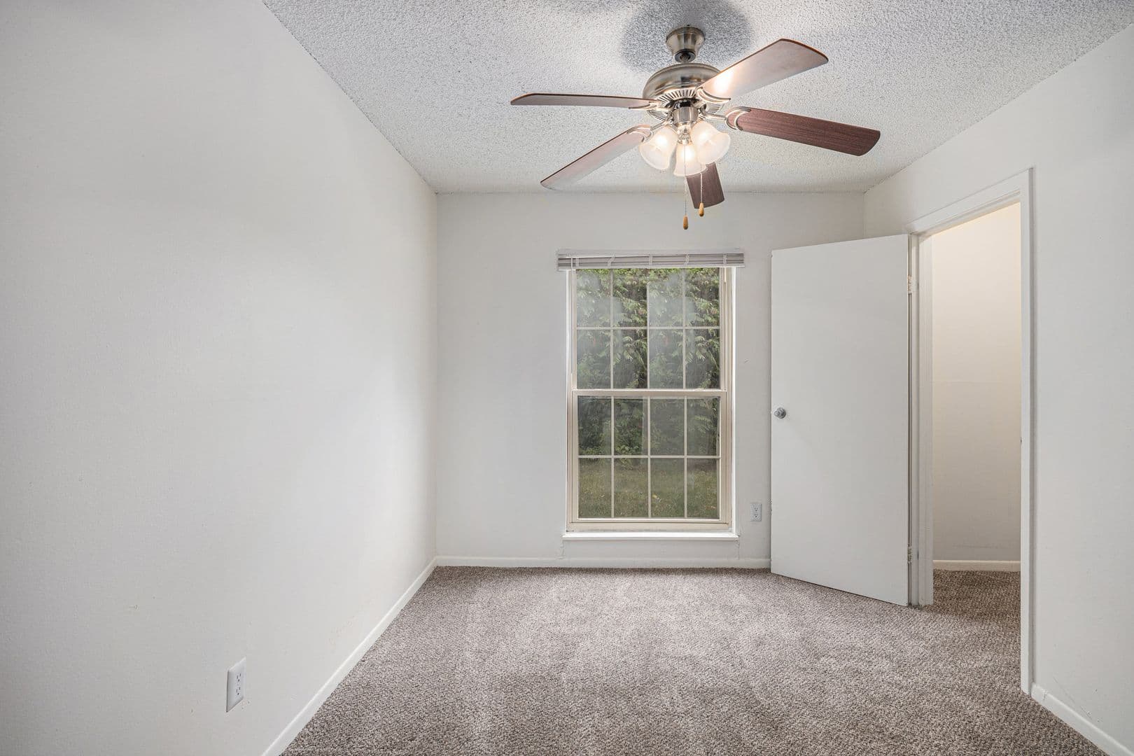 Gladstone Apartment: 7005 N Bales Ave