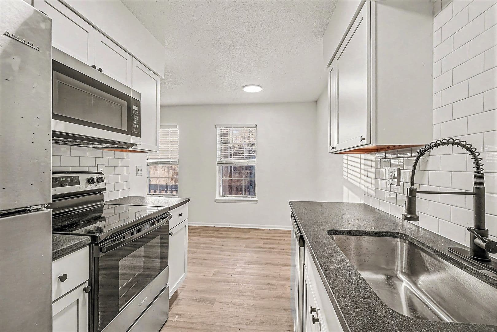 Olathe Apartment: 1610 E Kansas City Rd