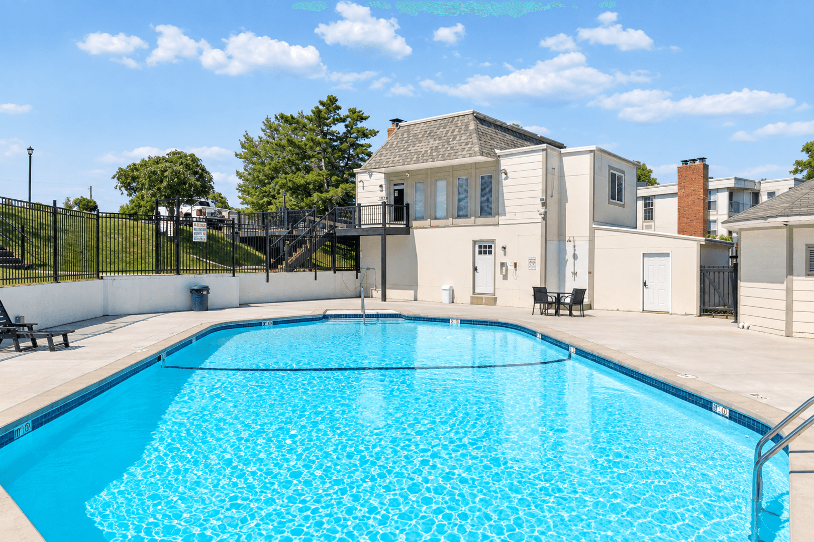 Gladstone Apartment: 7005 N Bales Ave