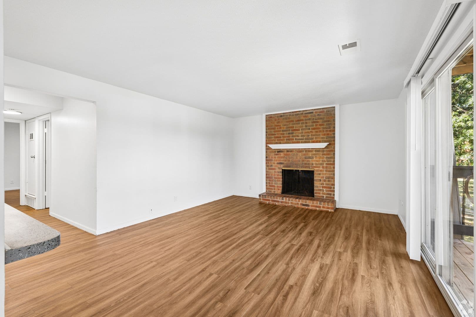 Gladstone Apartment: 7005 N Bales Ave