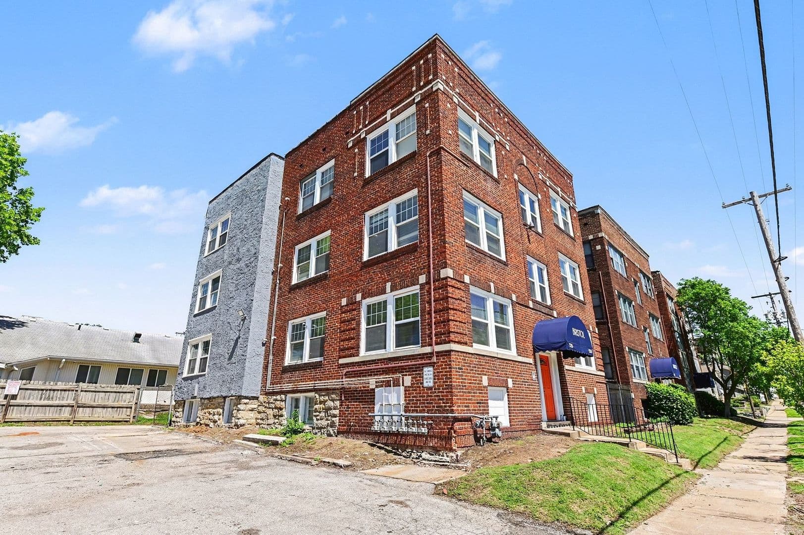 Kansas City Apartment: 516-526 W 39th Terrace