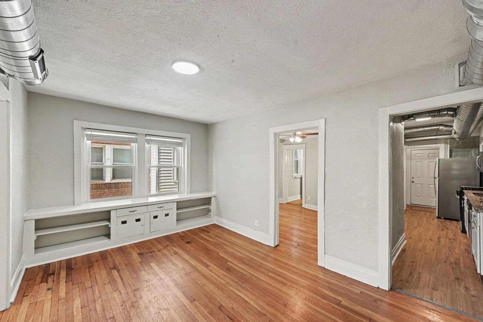 Kansas City Apartment: 4220 Harrison St