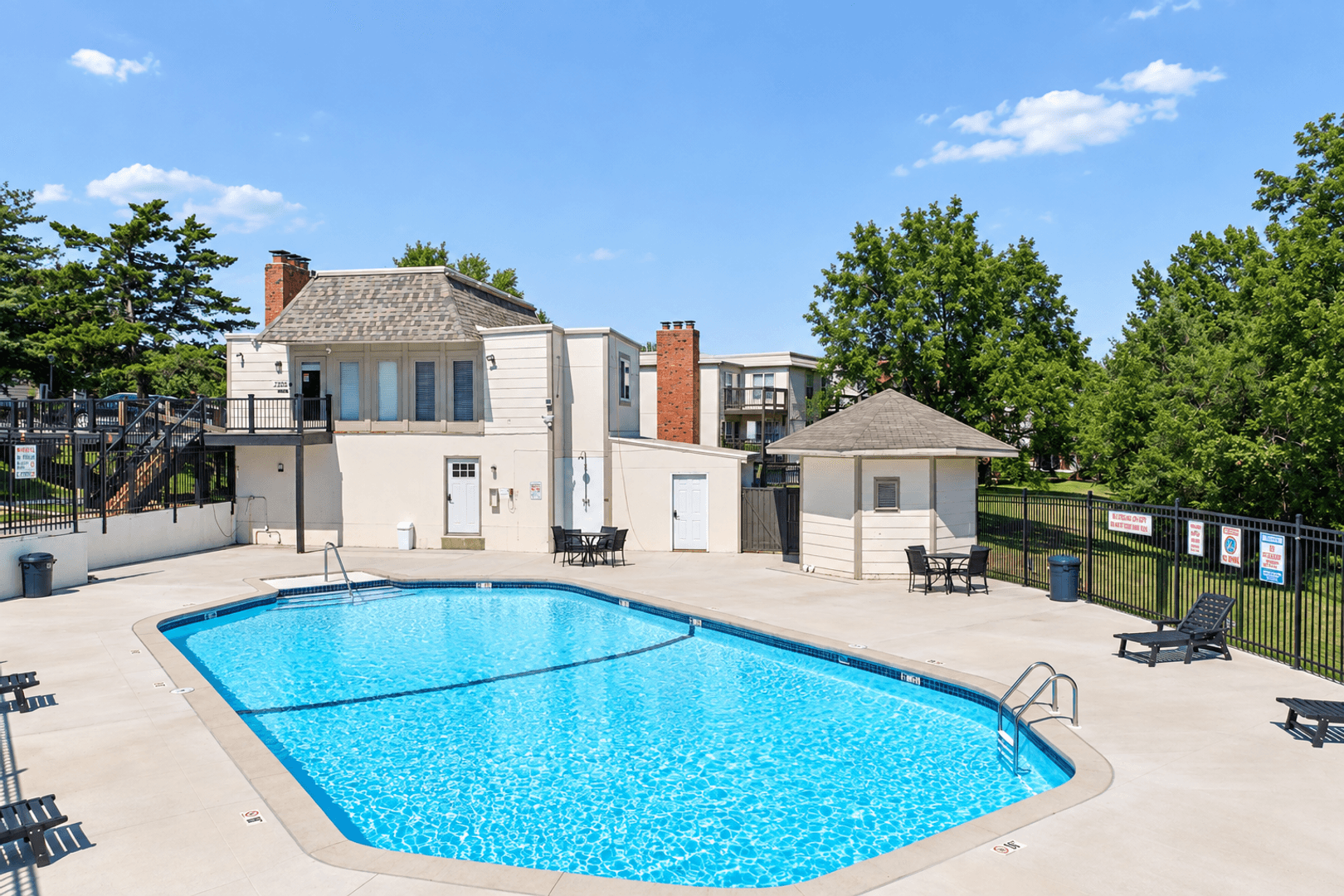Gladstone Apartment: 7005 N Bales Ave