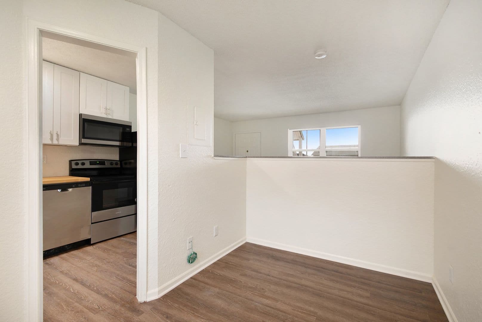 Gladstone Apartment: 2300 NE 70th St