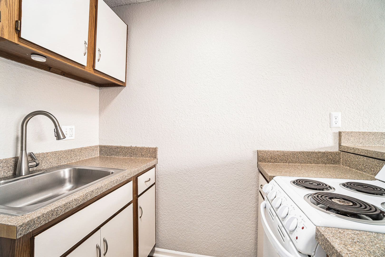 Gladstone Apartment: 2300 NE 70th St