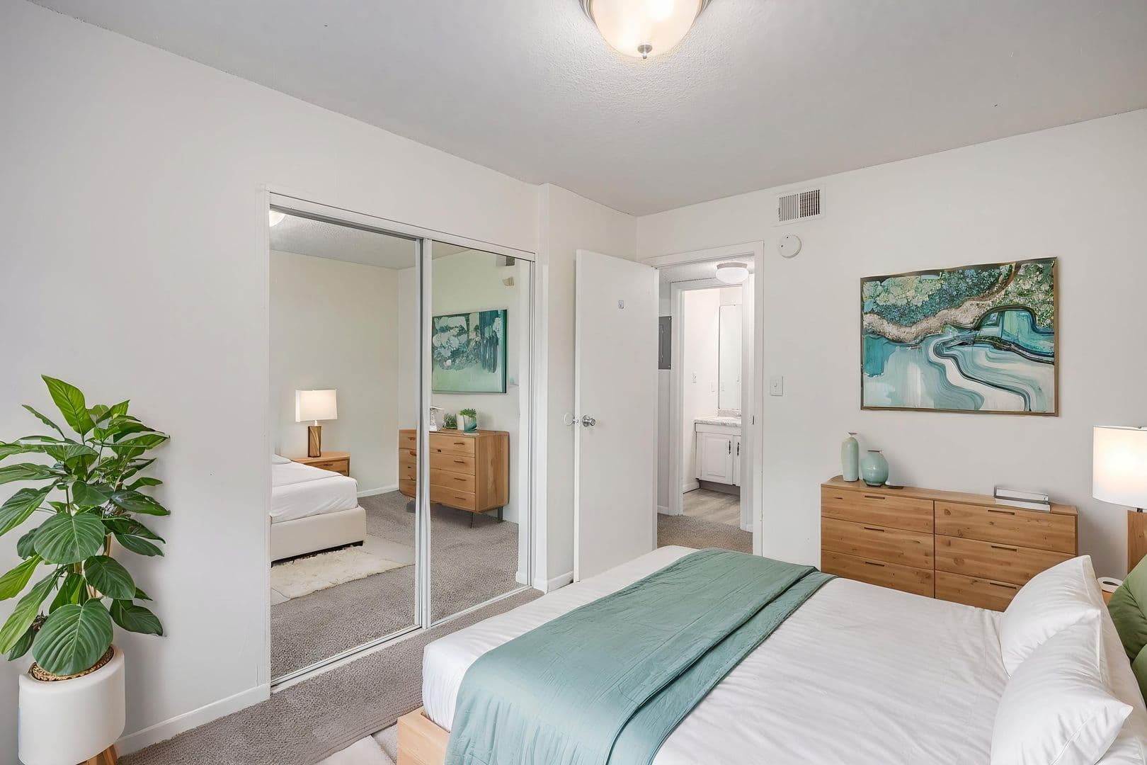 Gladstone Apartment: 7005 N Bales Ave