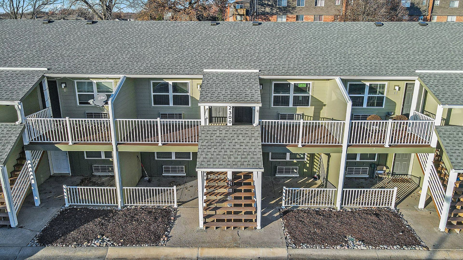 Gladstone Apartment: 2300 NE 70th St