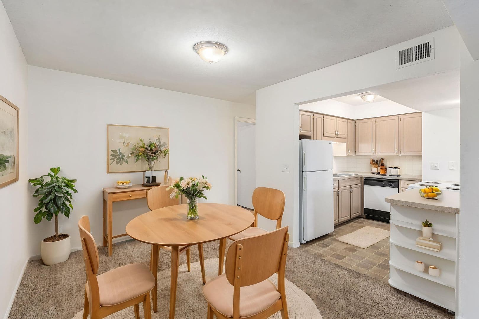 Gladstone Apartment: 7005 N Bales Ave