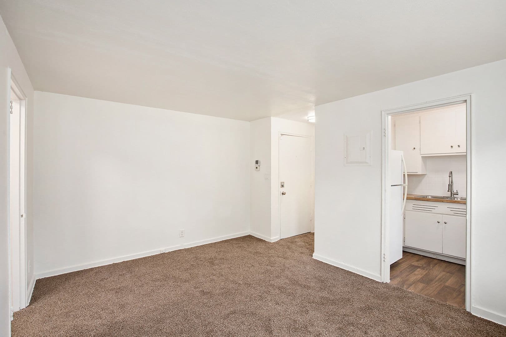 Independence Apartment: 120 W Elizabeth St