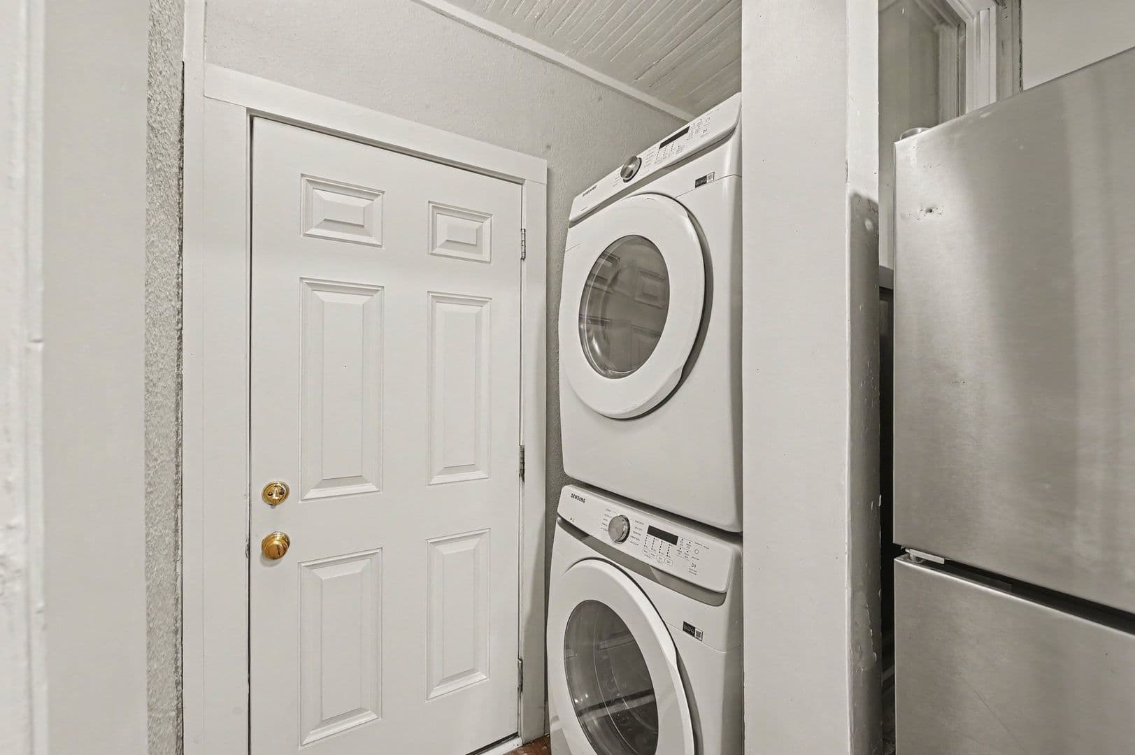 Kansas City Apartment: 4220 Harrison St