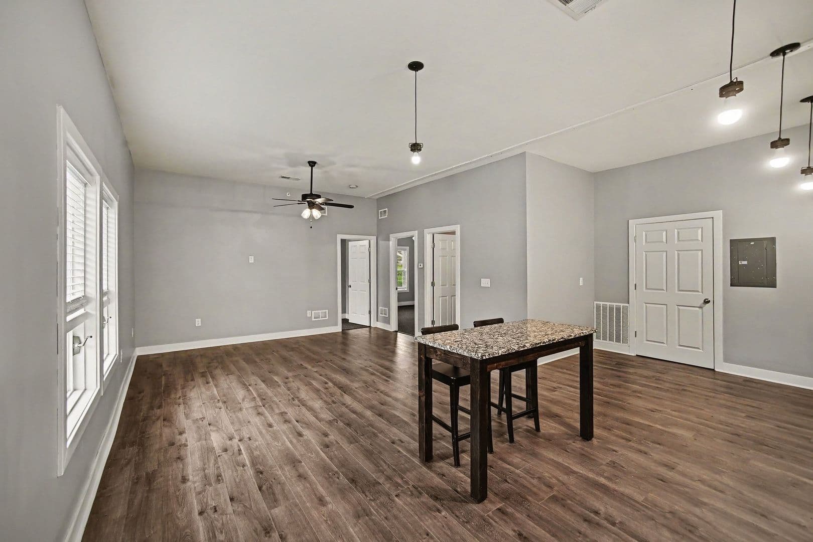 Kansas City Apartment: 5300 Longview Rd