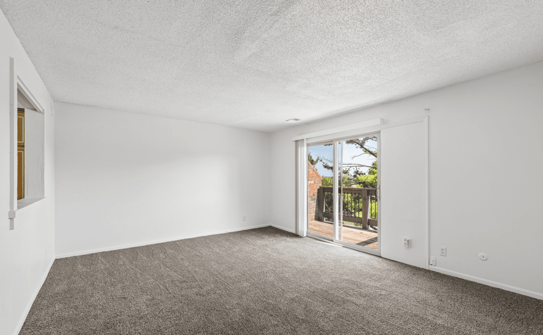 Gladstone Apartment: 7005 N Bales Ave