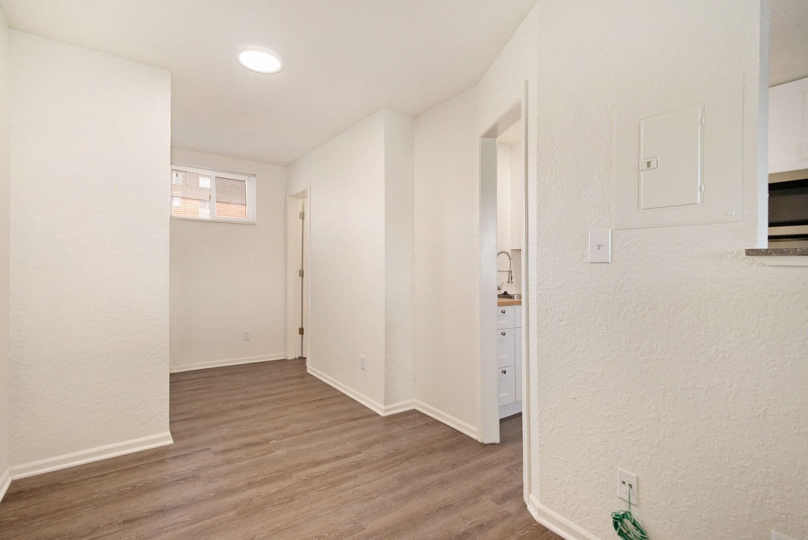 Gladstone Apartment: 2300 NE 70th St