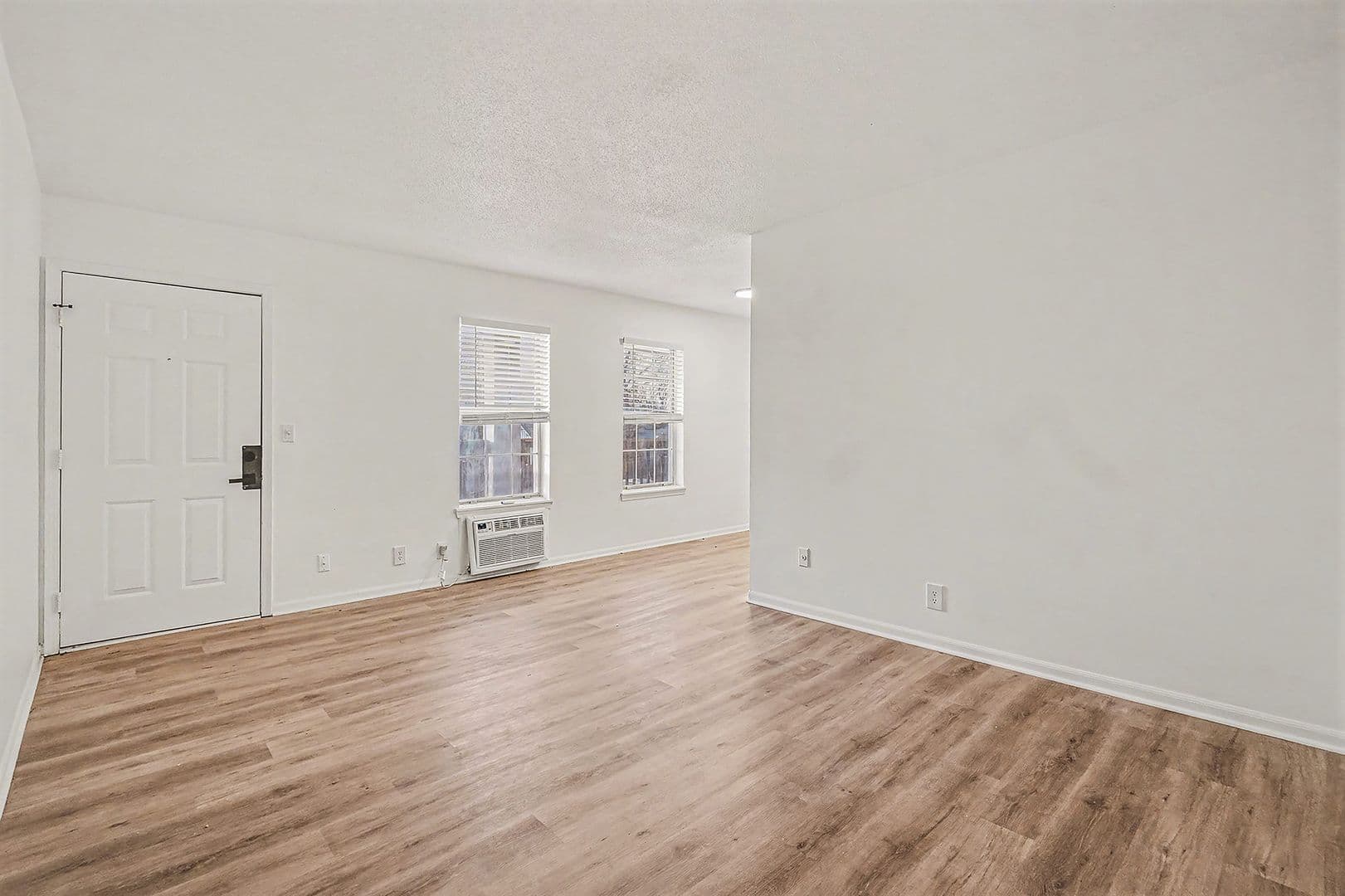 Olathe Apartment: 1610 E Kansas City Rd