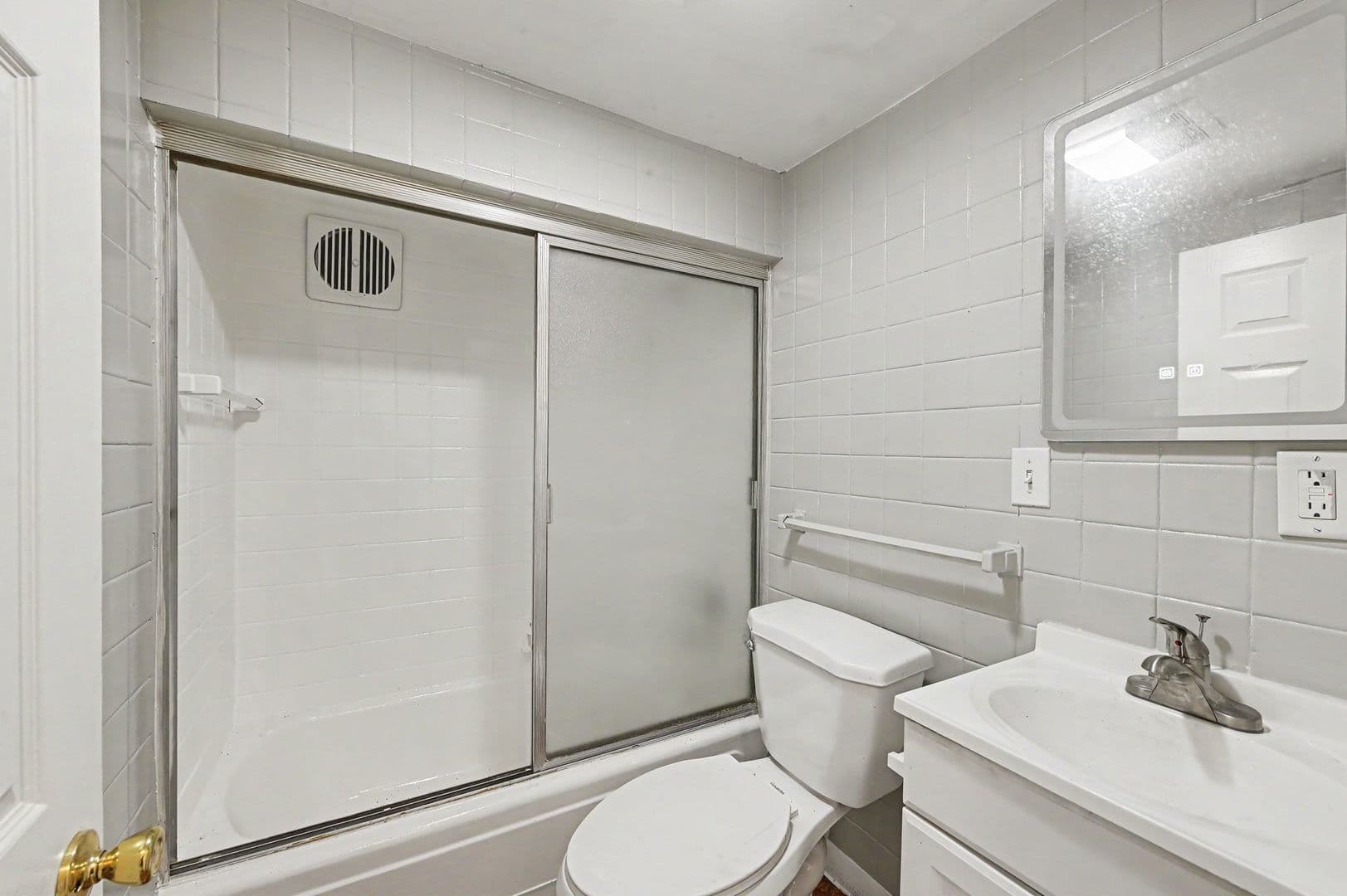 Kansas City Apartment: 4220 Harrison St