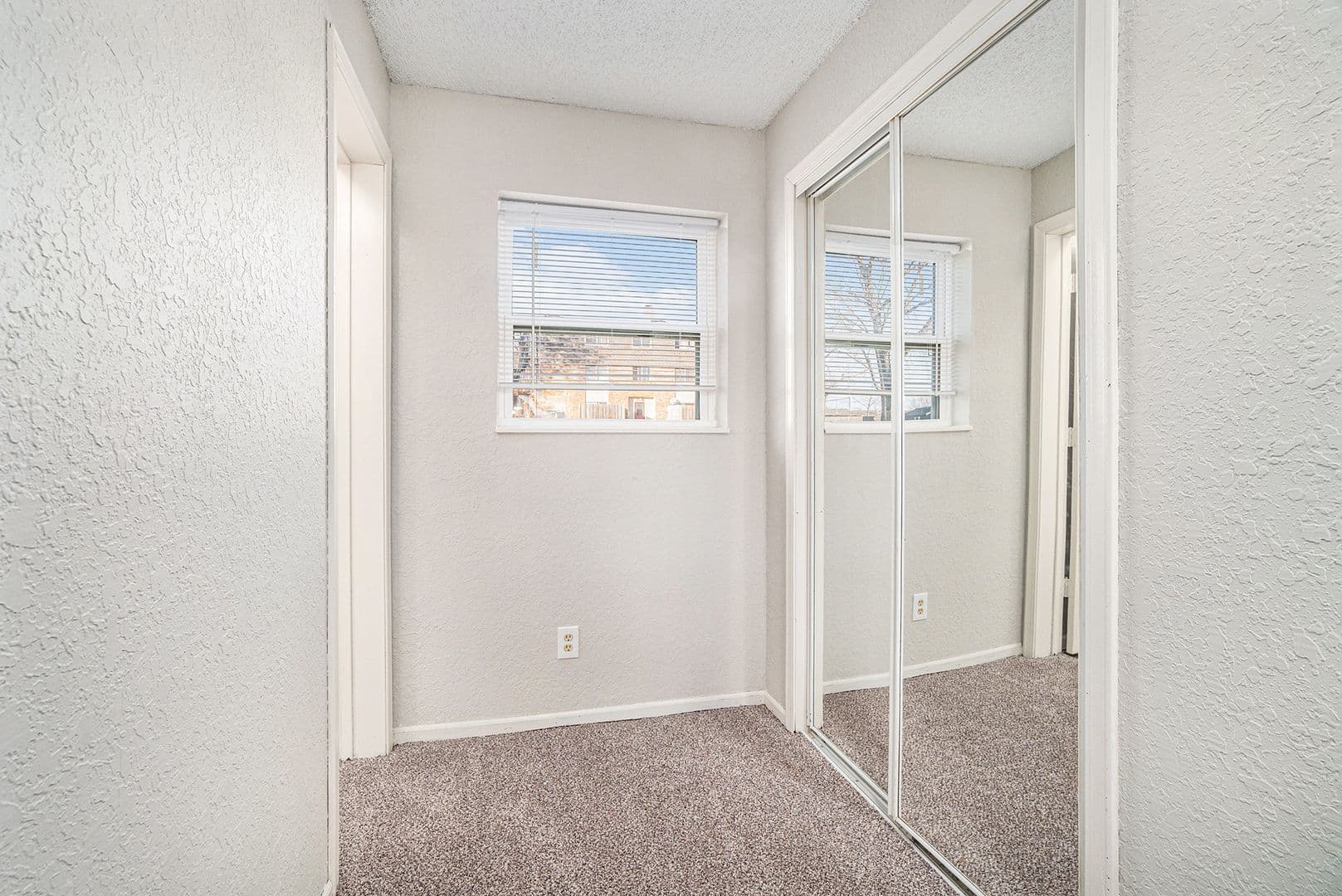 Gladstone Apartment: 2300 NE 70th St