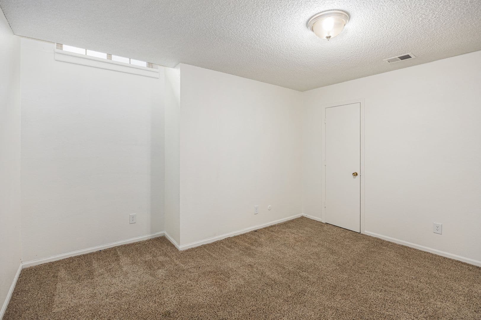 Gladstone Apartment: 7005 N Bales Ave