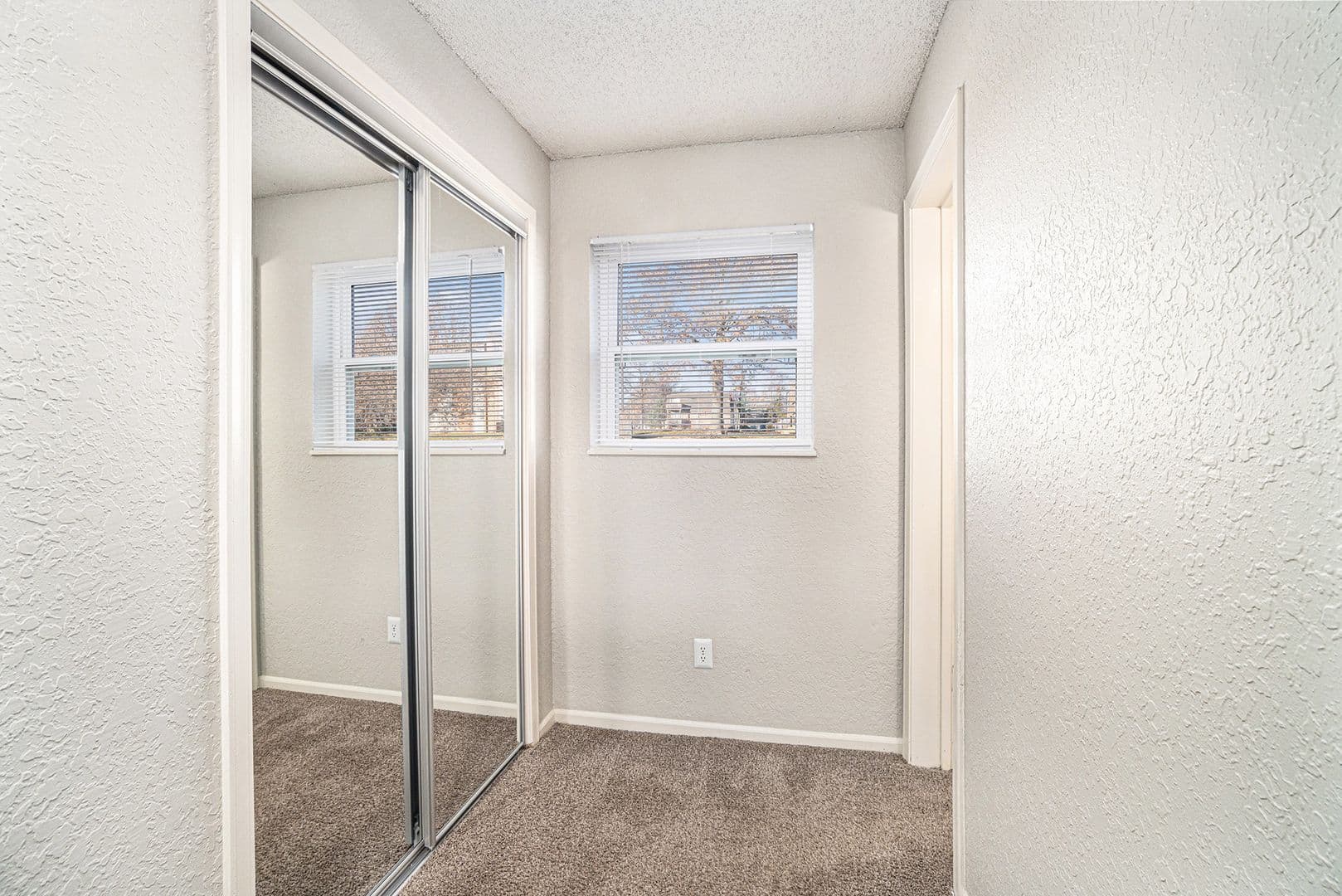 Gladstone Apartment: 2300 NE 70th St