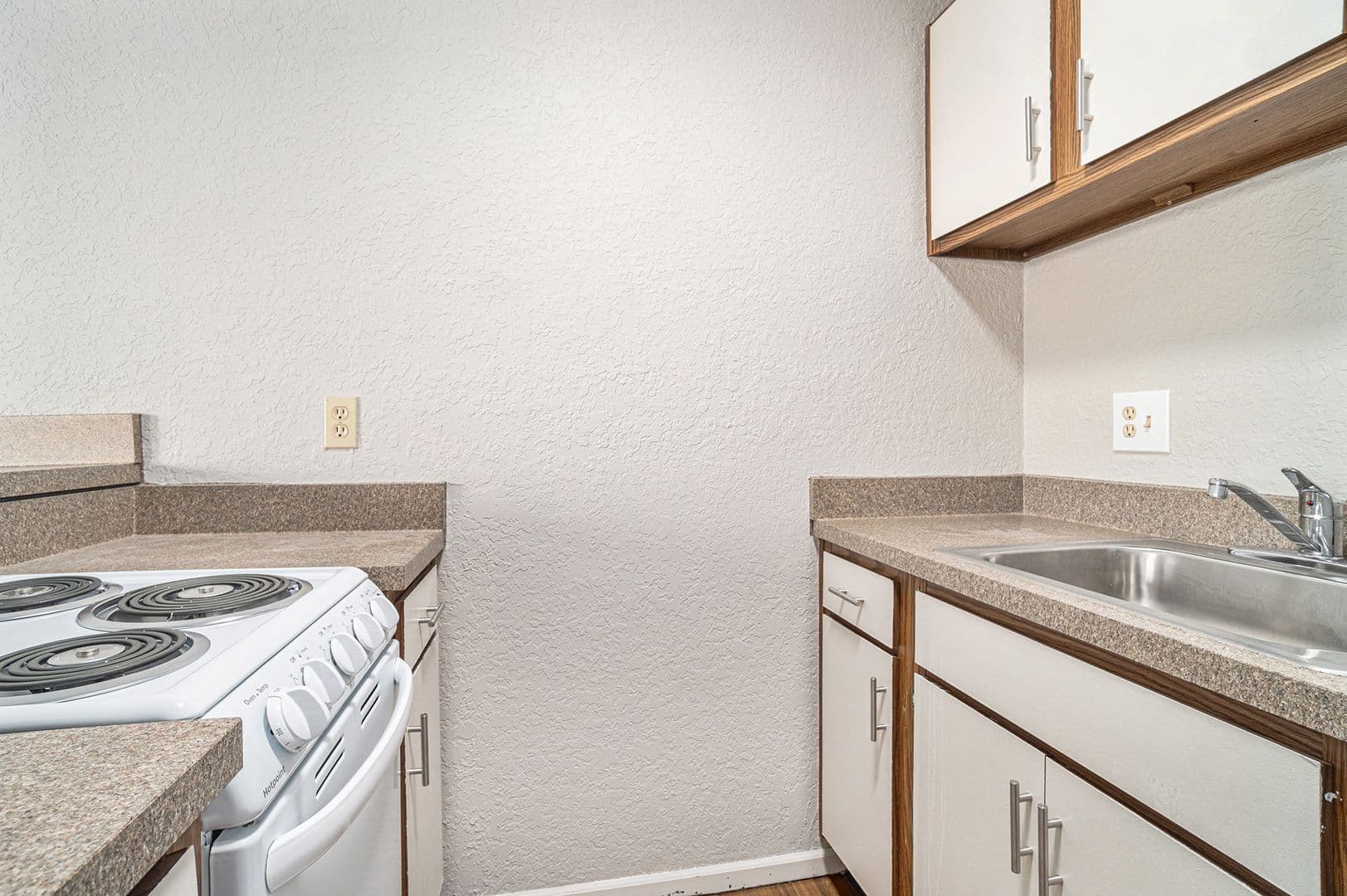 Gladstone Apartment: 2300 NE 70th St