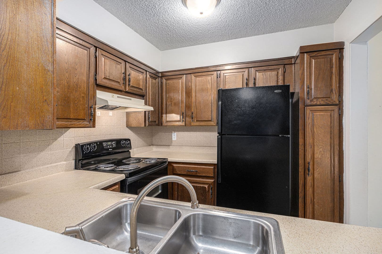 Gladstone Apartment: 7005 N Bales Ave