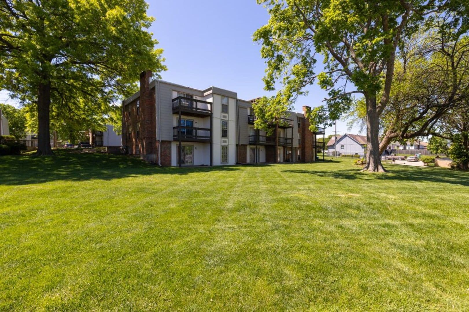 Gladstone Apartment: 7005 N Bales Ave