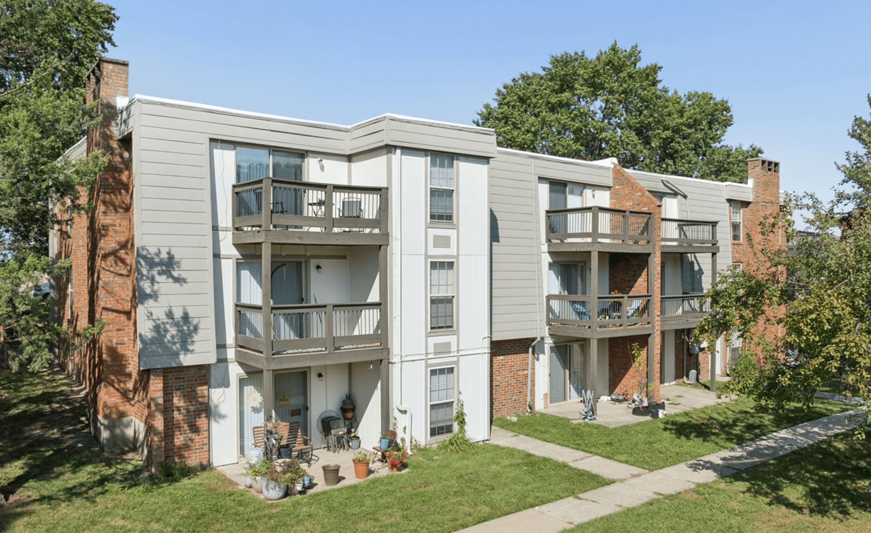 Gladstone Apartment: 7005 N Bales Ave