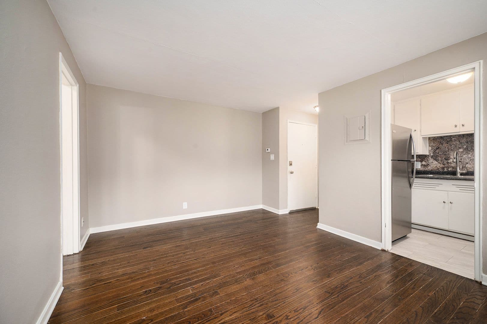 Independence Apartment: 120 W Elizabeth St