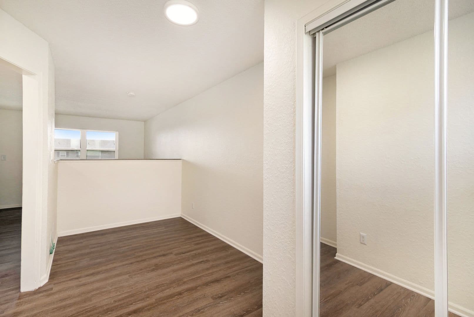 Gladstone Apartment: 2300 NE 70th St