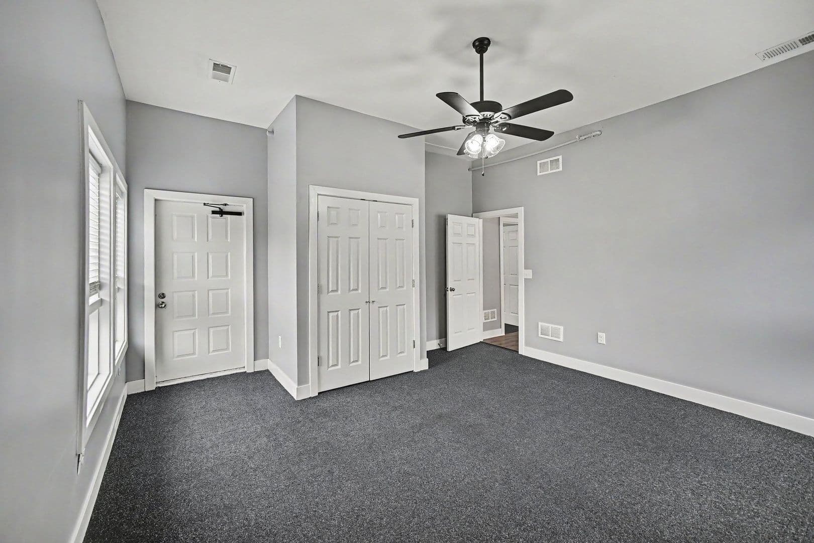 Kansas City Apartment: 5300 Longview Rd