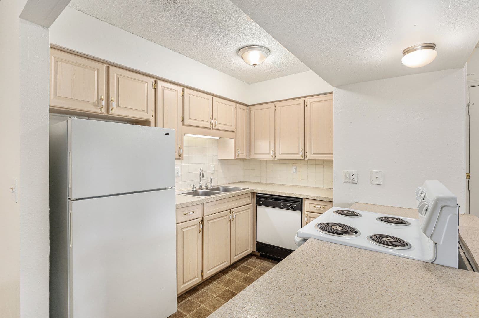 Gladstone Apartment: 7005 N Bales Ave