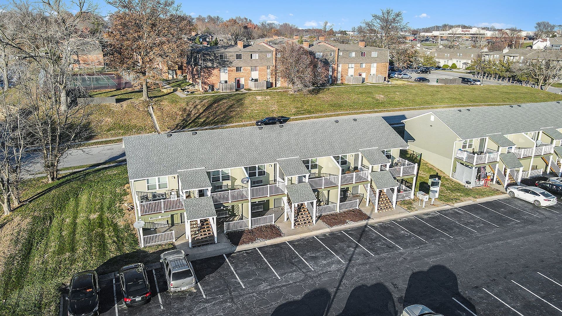 Gladstone Apartment: 2300 NE 70th St