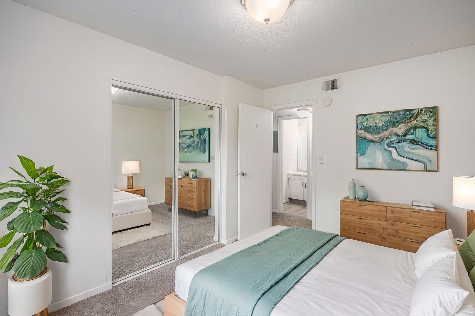 Gladstone Apartment: 7005 N Bales Ave