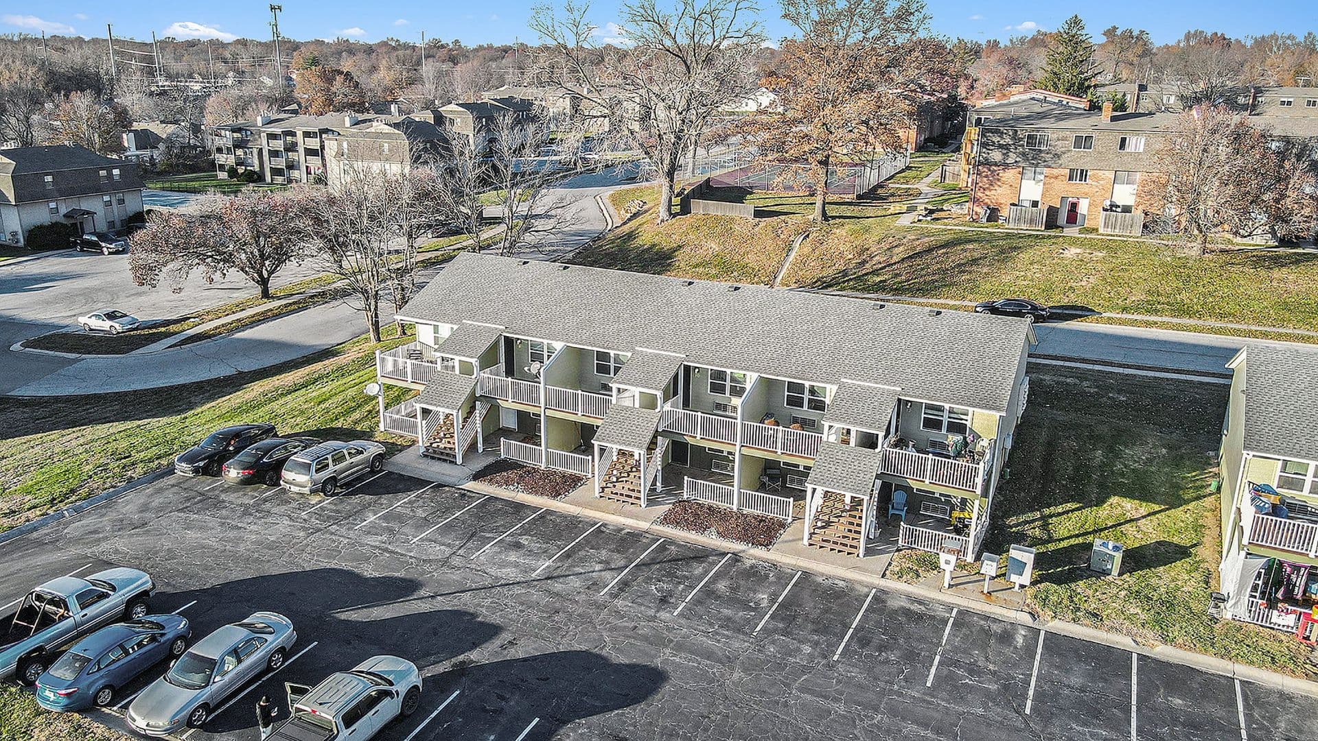 Gladstone Apartment: 2300 NE 70th St