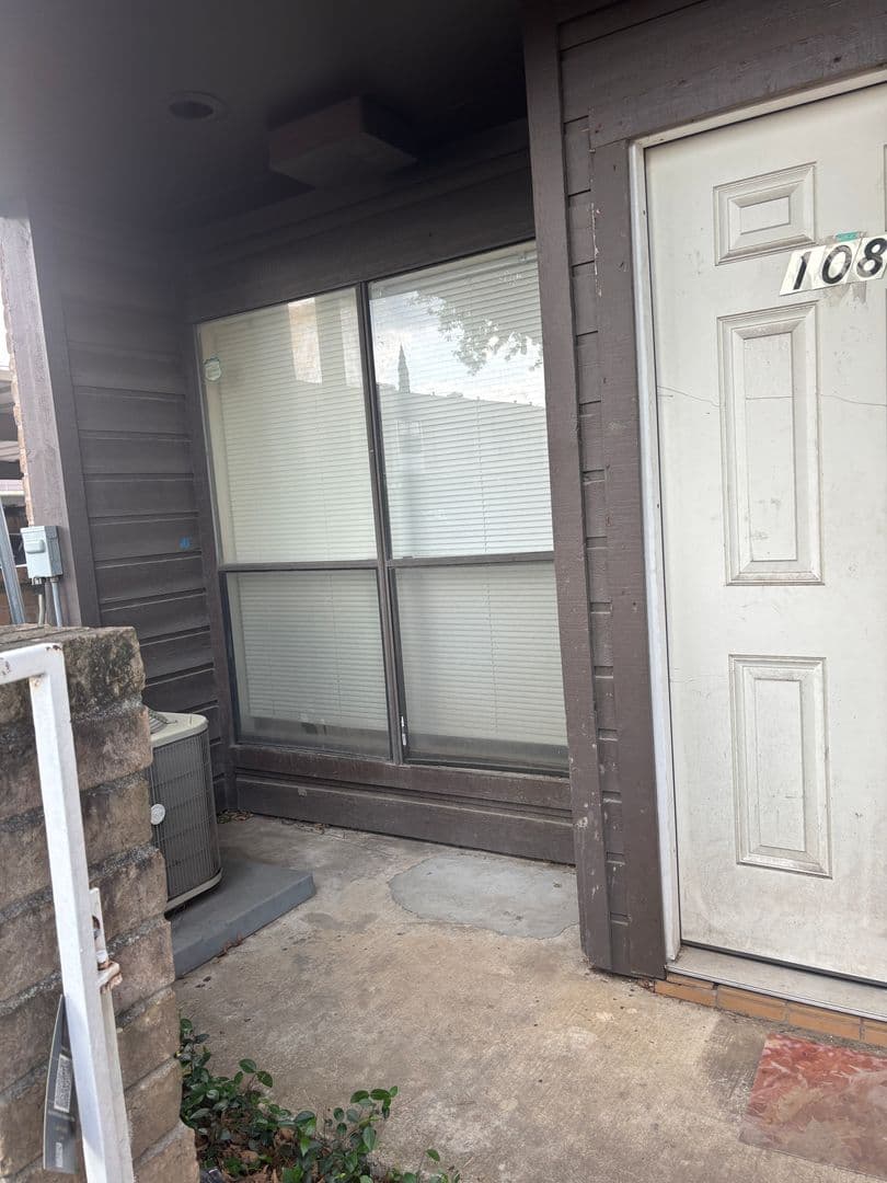 Houston Condo: 6633 W Airport #108