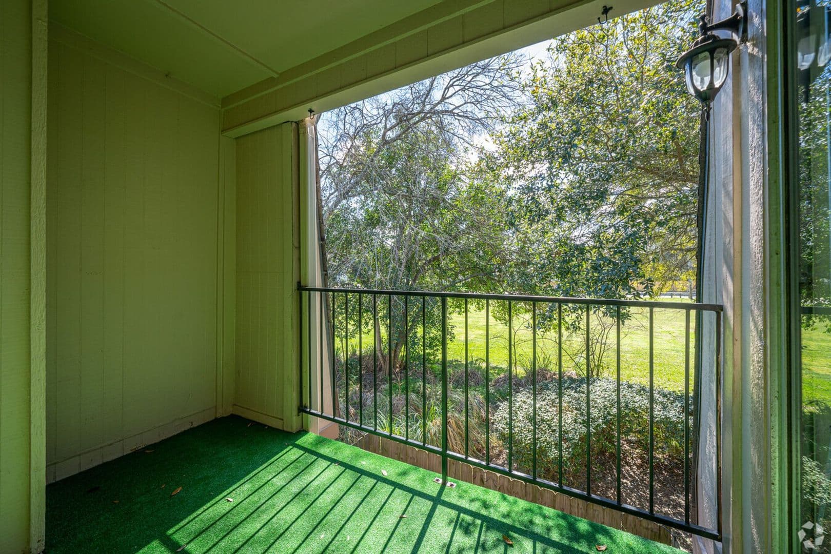 Alvin Apartment: 821 E House St