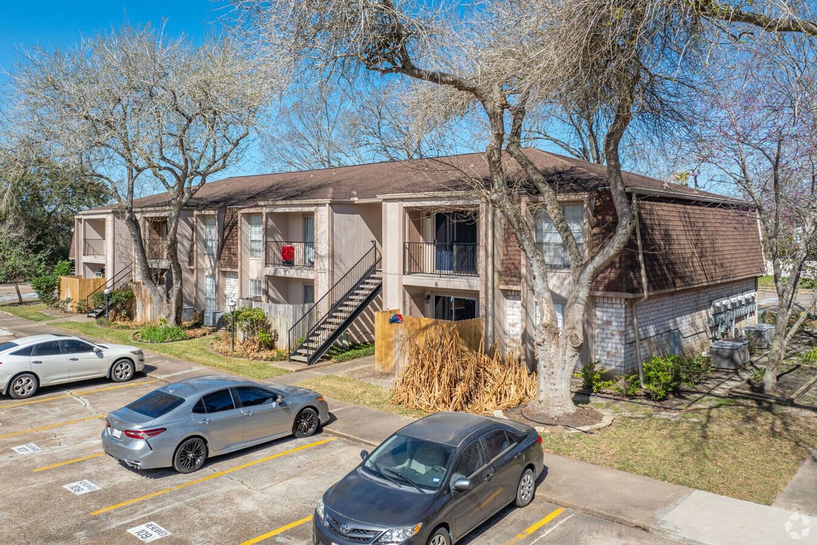Alvin Apartment: 821 E House St