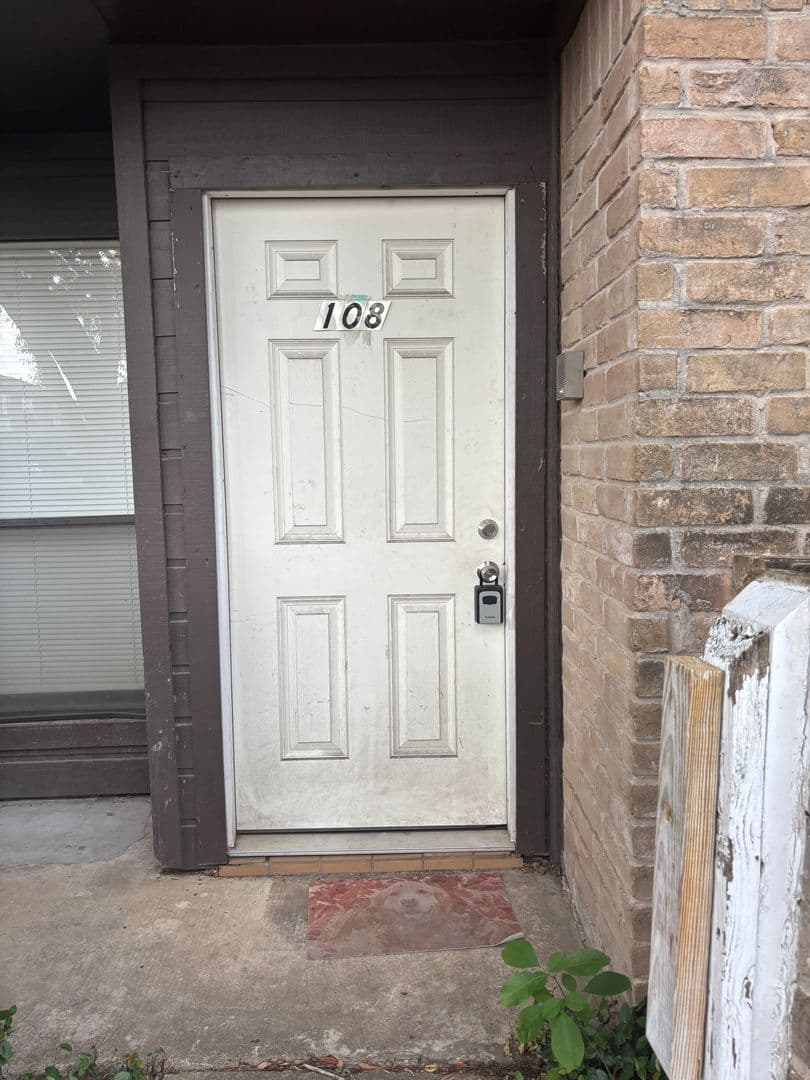 Houston Condo: 6633 W Airport #108